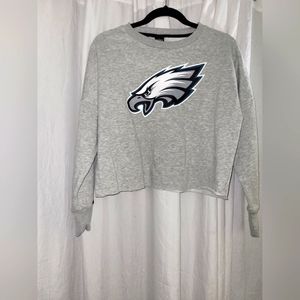 NFL size L Ladies Cropped Philadelphia Eagle LS Sweatshirt in Grey